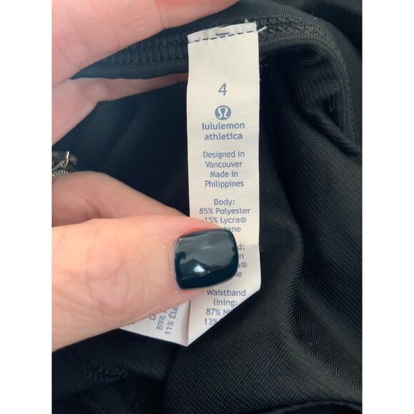 Lululemon Speed Short (Perforated 2.5") size 4 - Picture 5 of 8